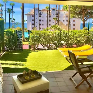 Mi Capricho, Beachfront, Grownfloor, Private Garden & Terrace Apartment Sitio de Calahonda